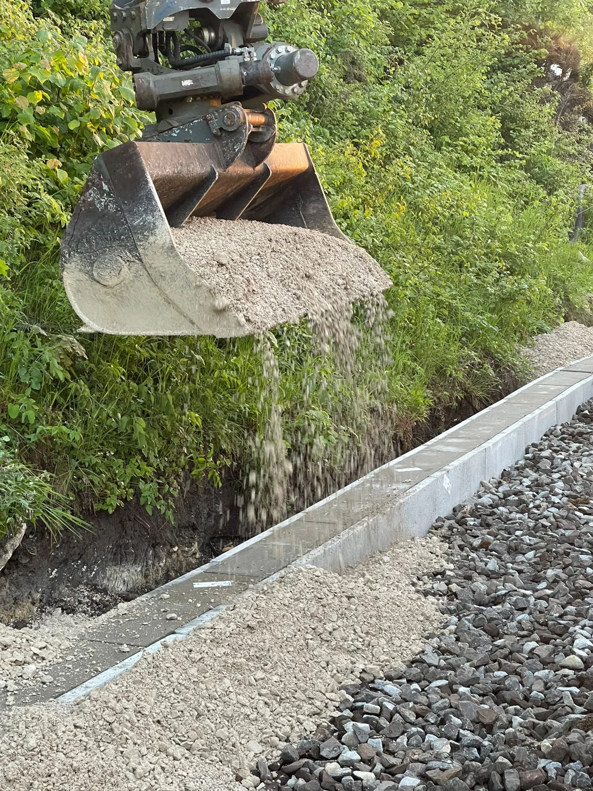 Aggregate placement alongside the cable route